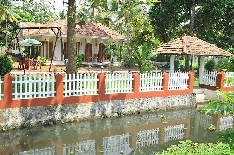 Coconut Creek Kumarakom Homestay Hotel