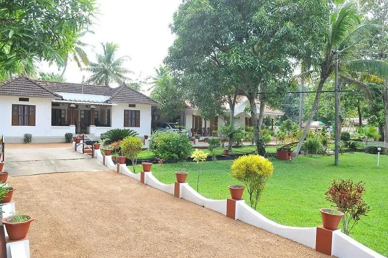 ***  Coconut Creek Kumarakom Homestay Hotel India